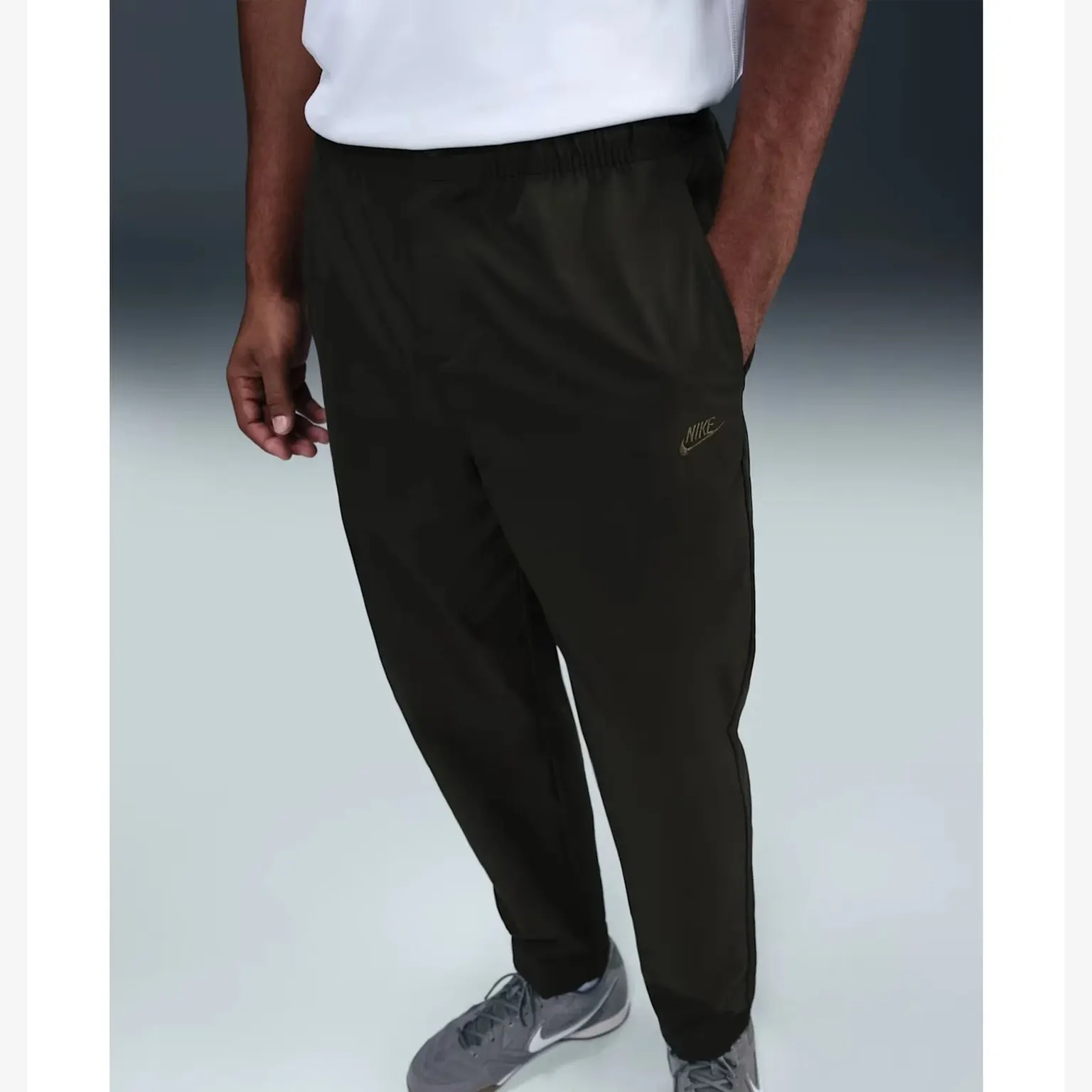 Штани Чоловічі Nike Club Woven Tapered Black HJ1997-355