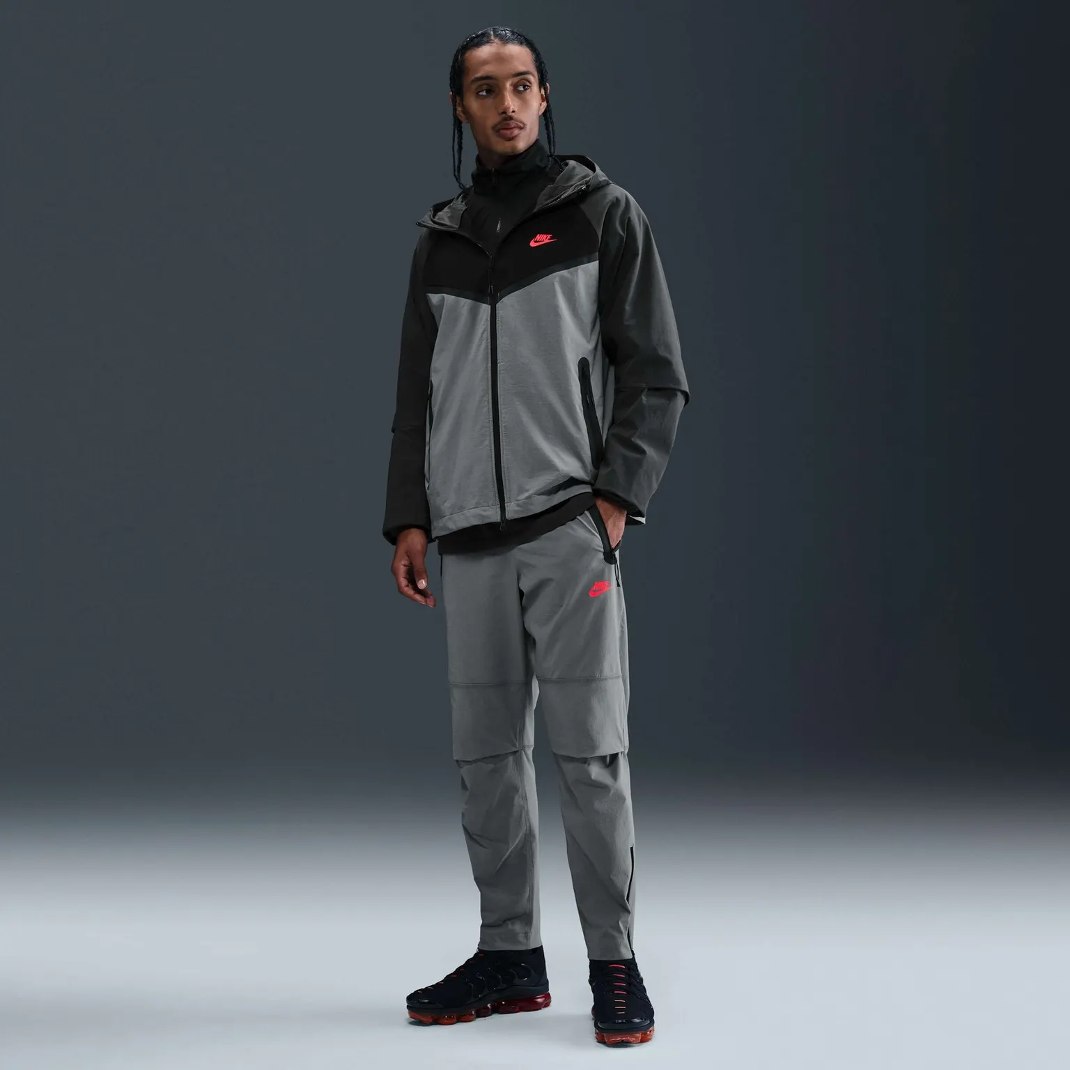 Штани Чоловічі Nike Tech Men's Woven Open-Hem Trousers Smoke Grey/Bright Crimson IB6663-084