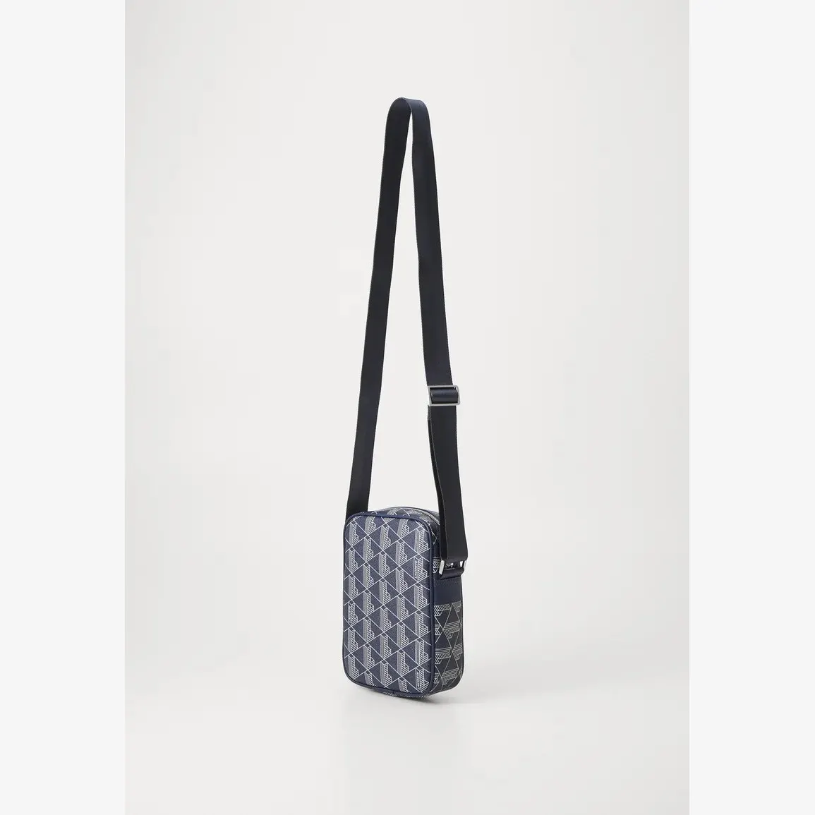 Сумка Lacoste Monogram Marine 166 Laponie Vertical Camera Bag NH4410-M83