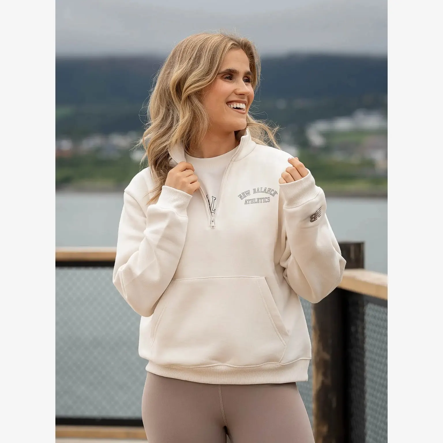 Світшот Жіночий New Balance Graphic Quarter Zip Beige WT43501LIN
