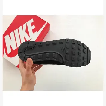 Кросівки Чоловічі Nike MD Runner 2 Black/White 749794-010