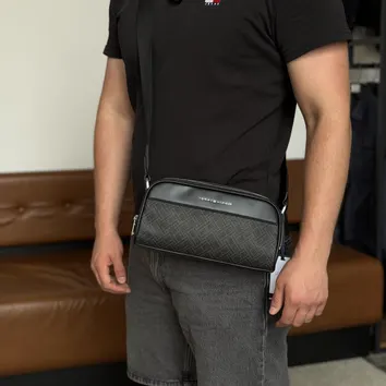 Сумка Чоловіча Tommy Hilfiger Embossed Flag Crossbody Camera Bag Black AM0AM14297-BDS