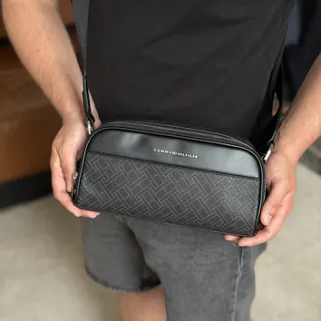 Сумка Чоловіча Tommy Hilfiger Embossed Flag Crossbody Camera Bag Black AM0AM14297-BDS