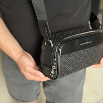 Сумка Чоловіча Tommy Hilfiger Embossed Flag Crossbody Camera Bag Black AM0AM14297-BDS
