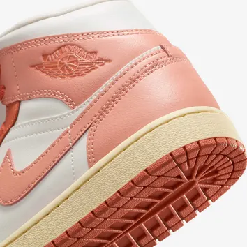 Кеди Чоловічі Air Jordan 1 Mid BQ6472-180