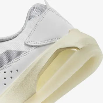 Кросівки Чоловічі Jordan Air 200E Summit White/Coconut Milk/Lt Smoke Grey DH7381-110
