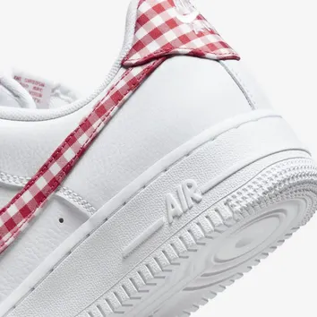 Кросівки Жіночі Nike Air Force 1 07 Ess Trend DZ2784-101
