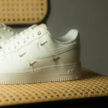 Кроссовки Мужские Nike Air Force 1 07 LX Beige FV3654-111