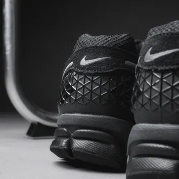 Кросівки Чоловічі Nike Zoom Vomero 5 Black HF1553-001
