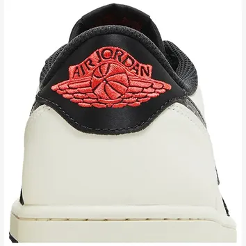 Кросівки Чоловічі Air Jordan 1 Low Paris HF8828-100