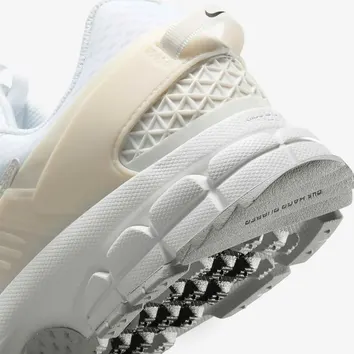 Кроссовки Мужские Nike Zoom Vomero 5 Roam HJ4646-100