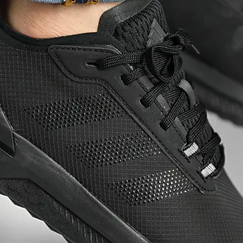 Кросівки Чоловічі Adidas Avryn Black HP5982