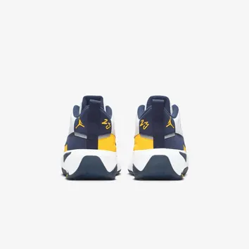 Кросівки Чоловічі Air Jordan Max Aura 7 HQ2091-102