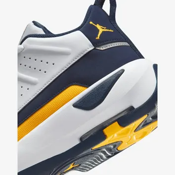 Кросівки Чоловічі Air Jordan Max Aura 7 HQ2091-102