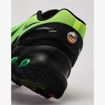 Кросівки Nike Air Max DN8 Black/Green Strike HQ4681-010