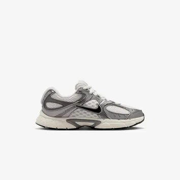 Кросівки Жіночі Nike V5 RNR Black HQ6411-003