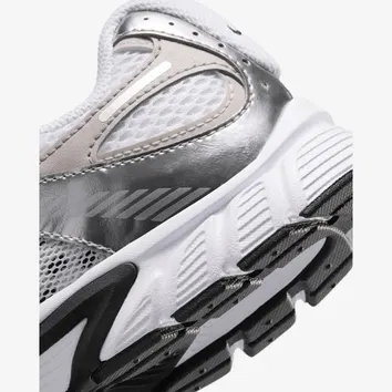 Кросівки Жіночі Nike V5 RNR HQ6411-100