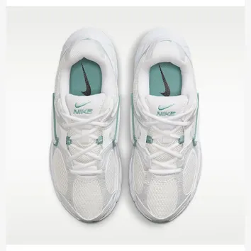 Кросівки Чоловічі Nike V5 Rnr HQ7901-106