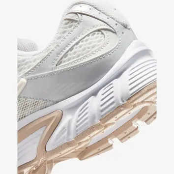 Nike V5 RNR HQ7901-110