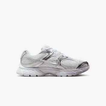 Кросівки Жіночі Nike V5 RNR HQ7901-112