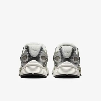 Кросівки Чоловічі Nike V5 RNR HQ7901-301