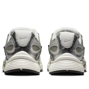 Кросівки Чоловічі Nike V5 RNR HQ7901-301