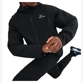 Вітровка Nike