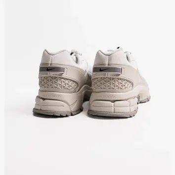 Кросівки Nike Zoom Vomero Roam Summit White HV5951-100