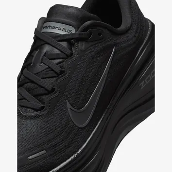 Кроссовки Мужские Nike Vomero Plus HV8150-003