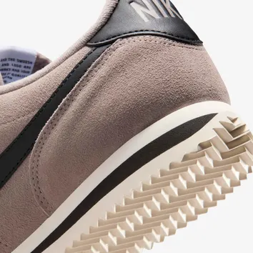 Кросівки Жіночі Nike Cortez IB1857-201