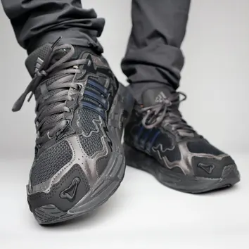 Кросівки Чоловічі adidas Bad Bunny Response CL Triple Black ID0805
