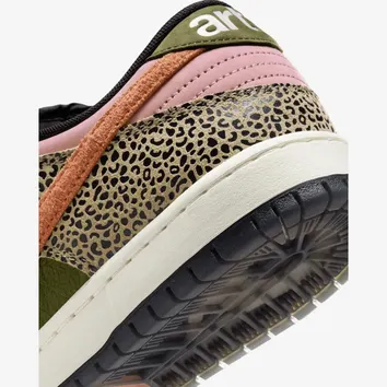 Кросівки Чоловічі Nike SB Dunk Low Pro IH3211-200