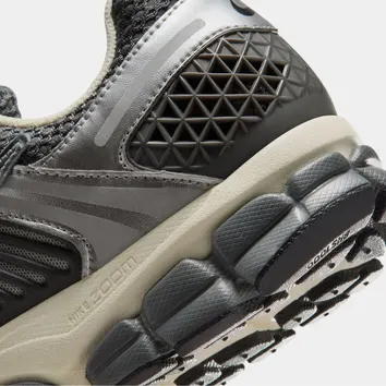 Кросівки Чоловічі Nike Zoom Vomero 5 Black/Metallic IM3486-001