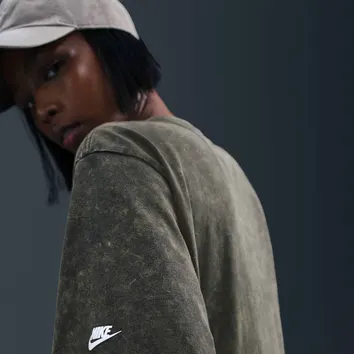 Футболка Чоловіча Nike Sportswear Classics IM9281-390