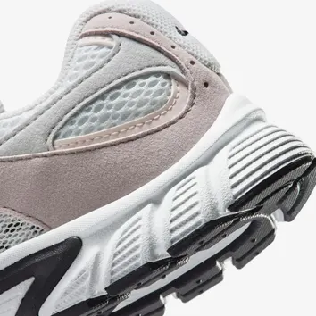 Кросівки Жіночі Nike V5 RNR Suede IO1644-100