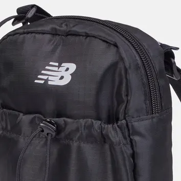 Поясная сумка Мужская New Balance Essential Sling LAB51901BK