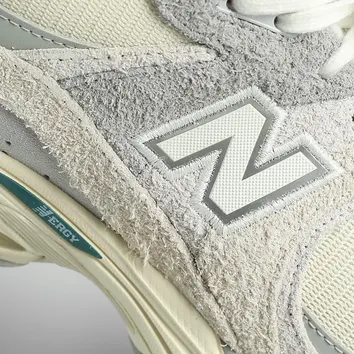 Кросівки Чоловічі New Balance 2002R Beige Grey M2002REK