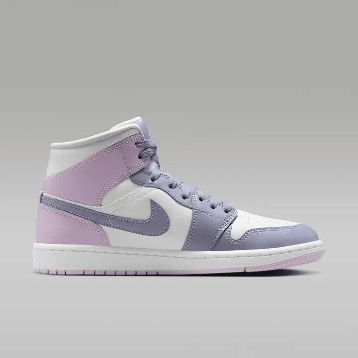 Кросівки Чоловічі Air Jordan 1 Mid Indigo Haze/Doll/White BQ6472-510