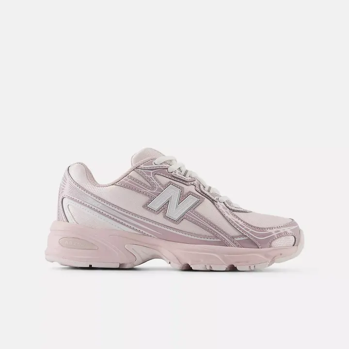 Кросівки Жіночі New Balance 740 G7405GL