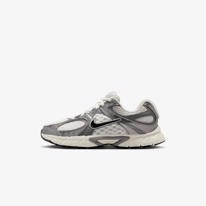Кросівки Жіночі Nike V5 RNR Black HQ6411-003