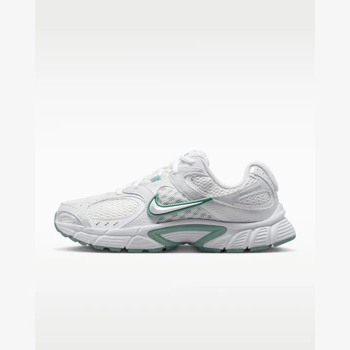 Кросівки Чоловічі Nike V5 Rnr HQ7901-106